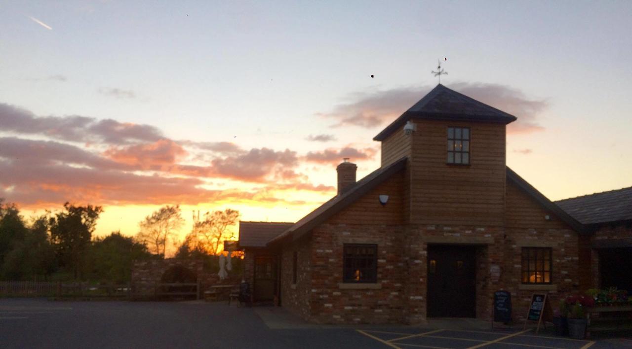 Charnock Farm Motel レイランド エクステリア 写真